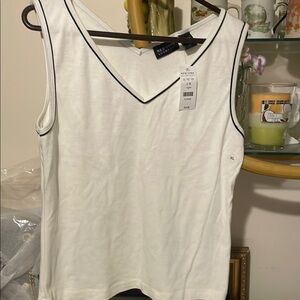 BNWT New York & Company White Sleeveless Top
000558